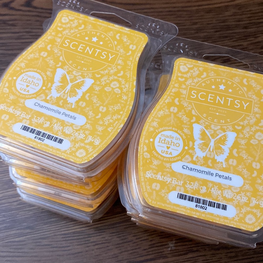Scentsy wax bars in chamomile petals